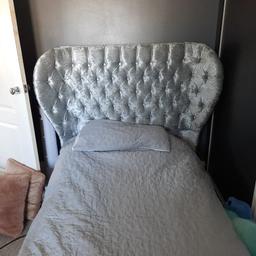 single bed very good condition mattress not included