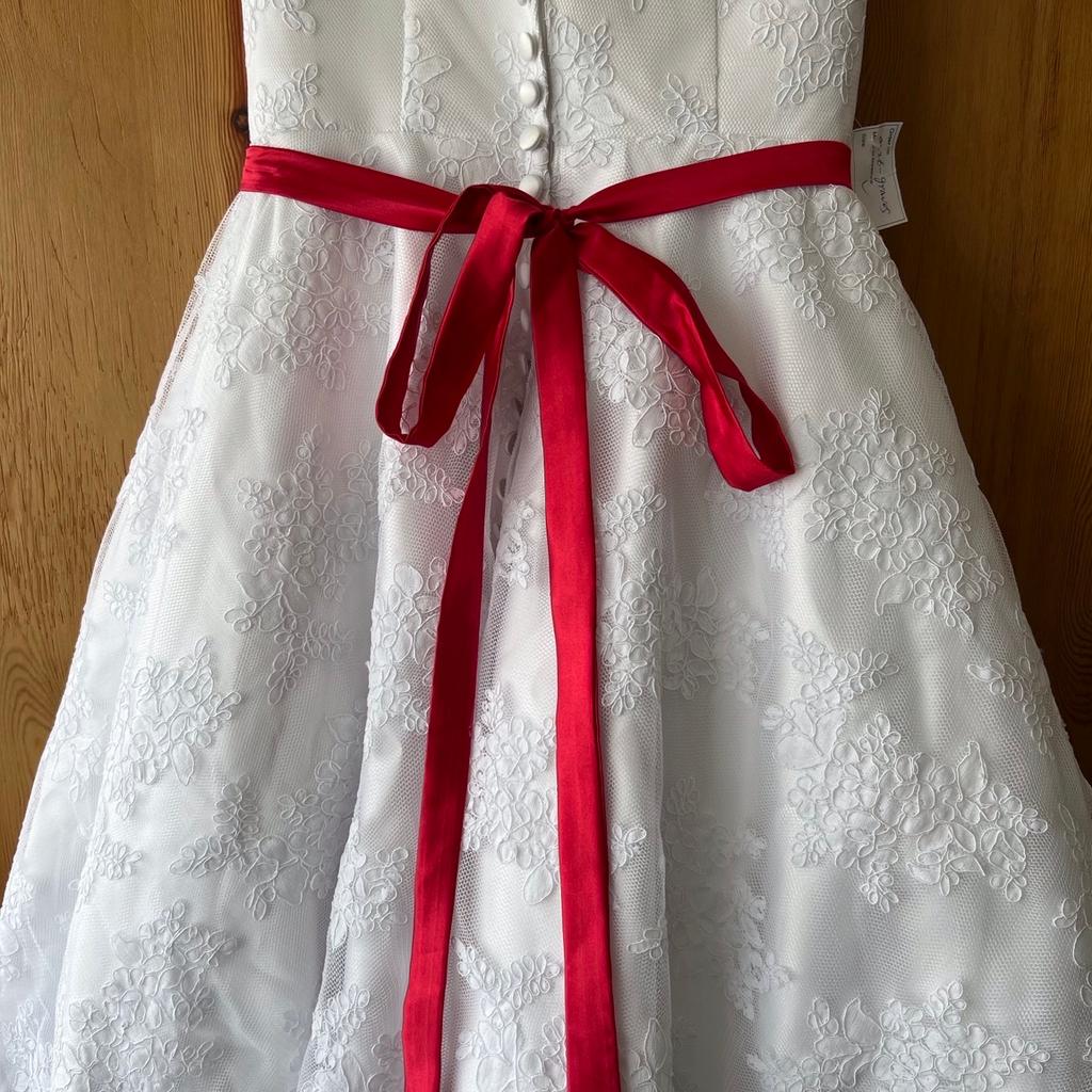 Brand new and unworn. No longer needed.

Size 10/M. Just below the knee length from waist - 29 inches long. Unbranded. What you see in the photos is what you get, dress can be worn with it without ribbon.

From a smoke and pet free home.