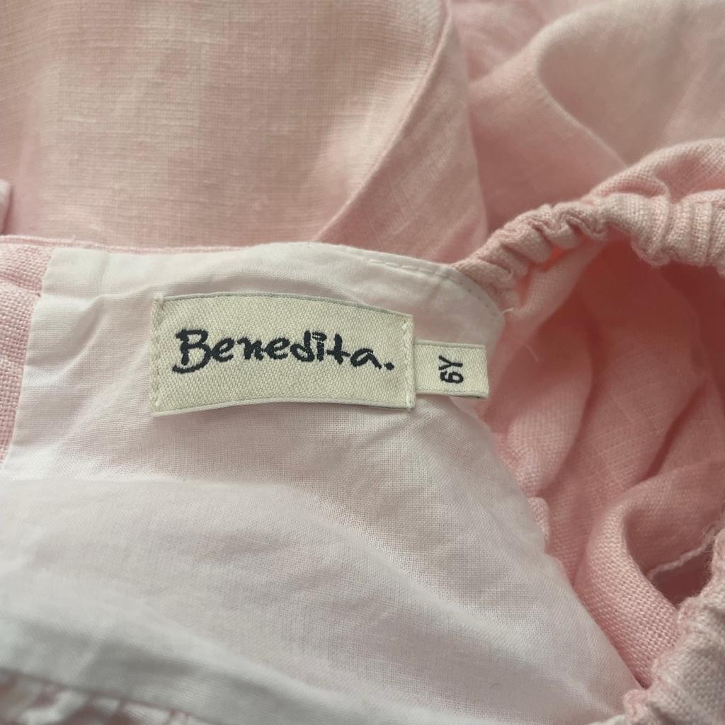 Benedita Girls Pink dress
100% linen
100% cotton lining

Beautiful details

Age - 6 Years