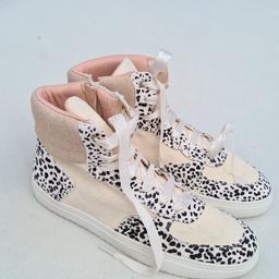 River Island Leopard print leather/ suede hi top trainers BNWT. See photos for condition size flaws materials etc. I can offer try before you buy option if you are local but if viewing on an auction site viewing STRICTLY prior to end of auction.  If you bid and win it's yours. Cash on collection or post at extra cost which is £4.55 Royal Mail 2nd class. I can offer free local delivery within five miles of my postcode which is LS104NF. Listed on five other sites so it may end abruptly. Don't be disappointed. Any questions please ask and I will answer asap.
Please check out my other items. I have hundreds of items for sale including bikes, men's, womens, and children's clothes. Trainers of all brands. Boots of all brands. Sandals of all brands. 
There are over 50 bikes available and I sell on multiple sites so search bikes in Middleton west Yorkshire.