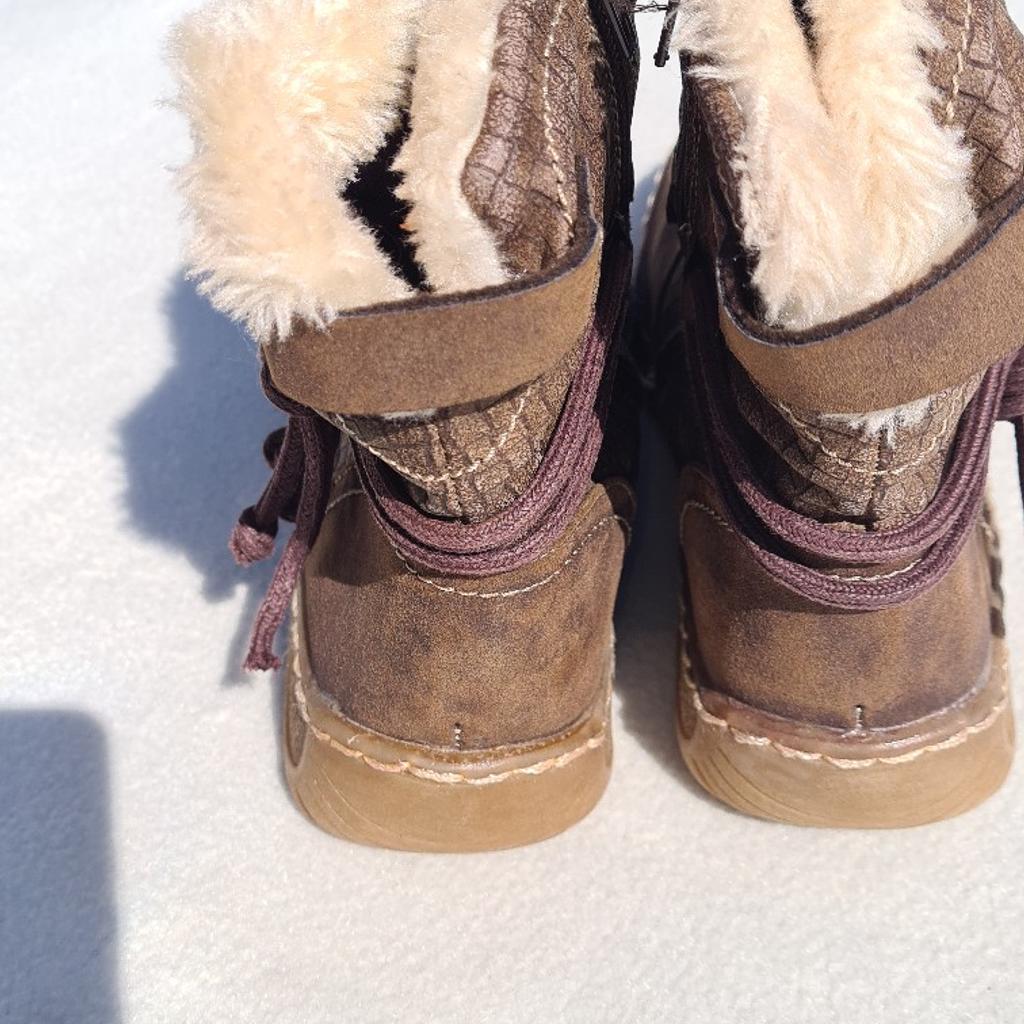 Ladies Brown Suede zip fastening faux fur lined Snow Boots with decorative laces. Uk 5 in very good condition. See photos for condition size flaws materials etc. I can offer try before you buy option if you are local but if viewing on an auction site viewing STRICTLY prior to end of auction.  If you bid and win it's yours. Cash on collection or post at extra cost which is £4.55 Royal Mail 2nd class. I can offer free local delivery within five miles of my postcode which is LS104NF. Listed on five other sites so it may end abruptly. Don't be disappointed. Any questions please ask and I will answer asap.
Please check out my other items. I have hundreds of items for sale including bikes, men's, womens, and children's clothes. Trainers of all brands. Boots of all brands. Sandals of all brands.
There are over 50 bikes available and I sell on multiple sites so search bikes in Middleton west Yorkshire.