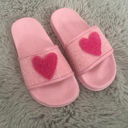 Billieblush girls sliders
Size 10.5 / 11

Collection only