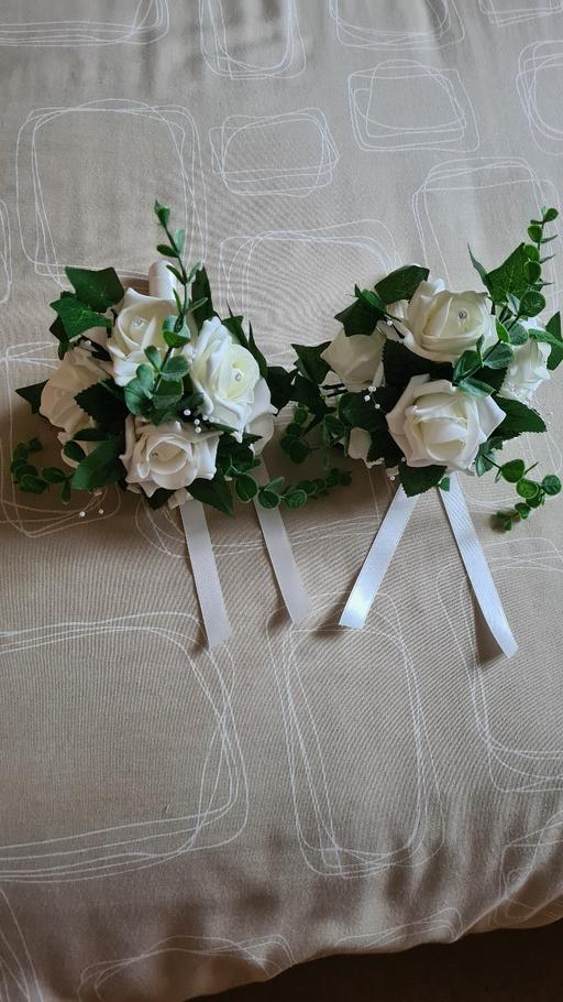 Buy & Sell Barking and Dagenham Dagenham - RM9 - Photos for 2 x ivory bridesmaids bouquets