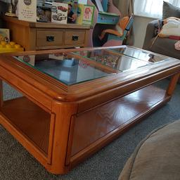 Solid Oak Coffee Table With Three Glass Panels. In good condition. Length = 1340mm, Width = 615mm, Hieght = 400mm.
Any questions please message me on 07949607677
Cash on collection only from close to junction 11 of the M1 opposite Luton and Dunstable hospital.…