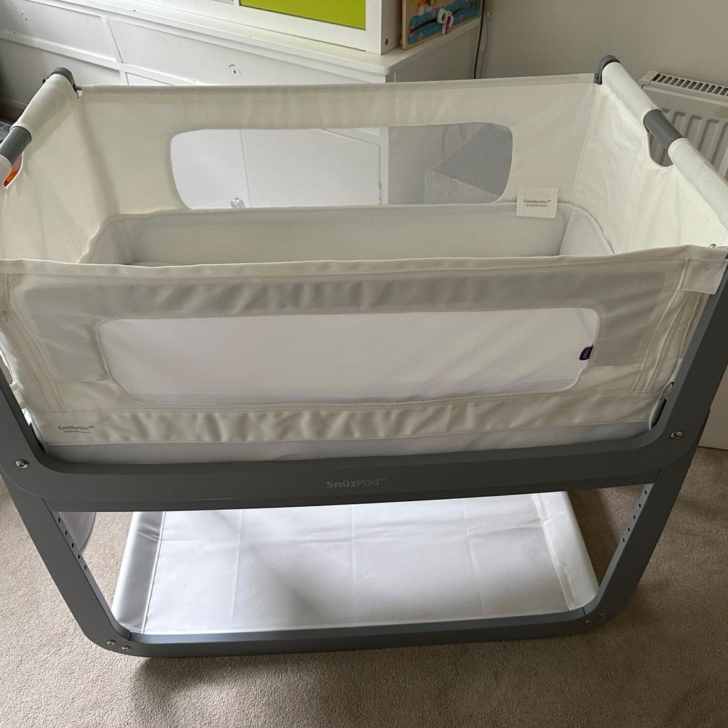 SnuzPod4 Bedside Crib Dove complete bundle in HA5 London für 100,00