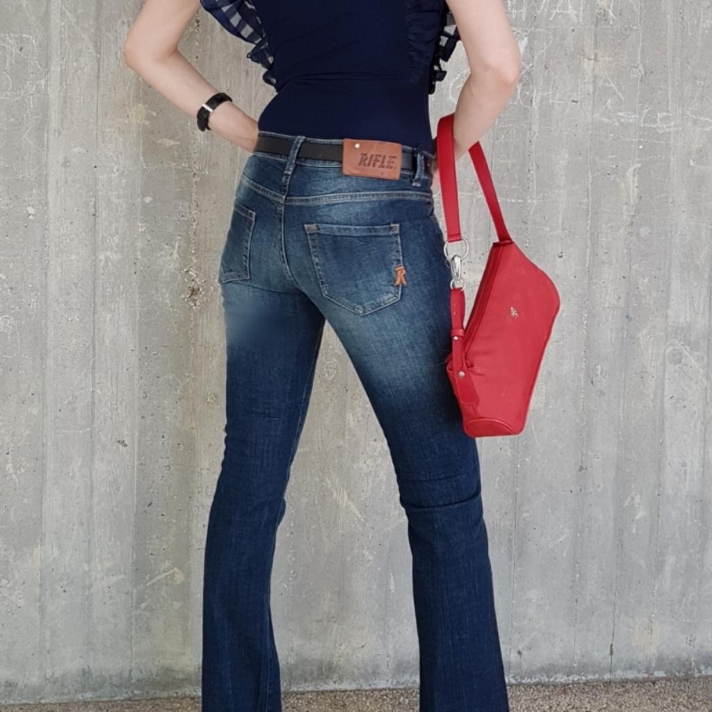 Jeans/ pantaloni donna marca Rifle, vita bassa, colore blu scuro, tg. XS (26).
Nuovi, ancora con cartellino.
Vendo anche borsa e tacchi.
Guarda altri miei annunci e risparmia sulle spese di spedizione.
#denim #donna #ragazza #cotone #pantalone #jeans #blu #Rifle #nuovo