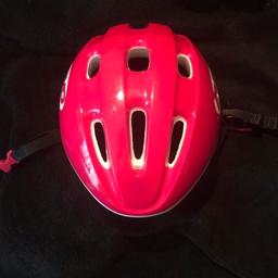 Evo girl’s helmet. Suitable for head size 52-56 cm, weight 276 g. Pink and yellow colour. Suitable for pedal cyclists, skateboards and roller skaters. Used for little while and in perfect and great conditions, like new.