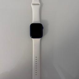 Die Apple Watch hat 45mm mit Ladekabel. Akkustand 99% da nur selten getragen.