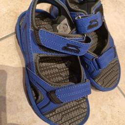 Slazenger Child Sandals Size C12 EU31 

Brand New

The Slazenger Wave Sandals feature two hook and loop fasteners for a customisable fit, complete with a cushioned and ergonomically shaped footbed.

Collection from Edgware HA8