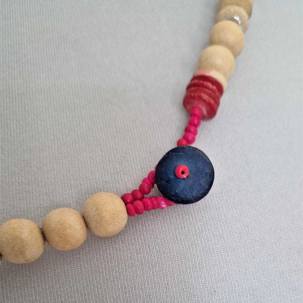 Bunte KETTE aus Holz in 1100 Wien für 15,00 € zum Verkauf Shpock DE