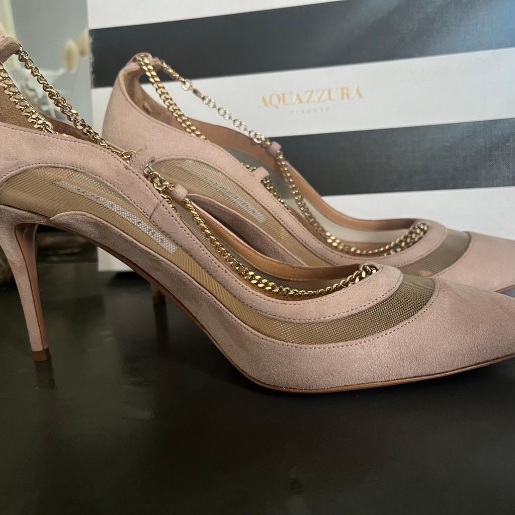 Aquazzura Rumeur pump- open to offers

suede/mesh heels in size 5 (EU 38). Worn only once so in very good condition. Colour is a mix of pink/nude - looks Nude.

Designed with mesh panels, the pair sit atop a high stiletto heel and are trimmed with a gold-tone chain-link detail.

From a smoke free/pet free home. In original box and packaging. Original purchase price £ 1000