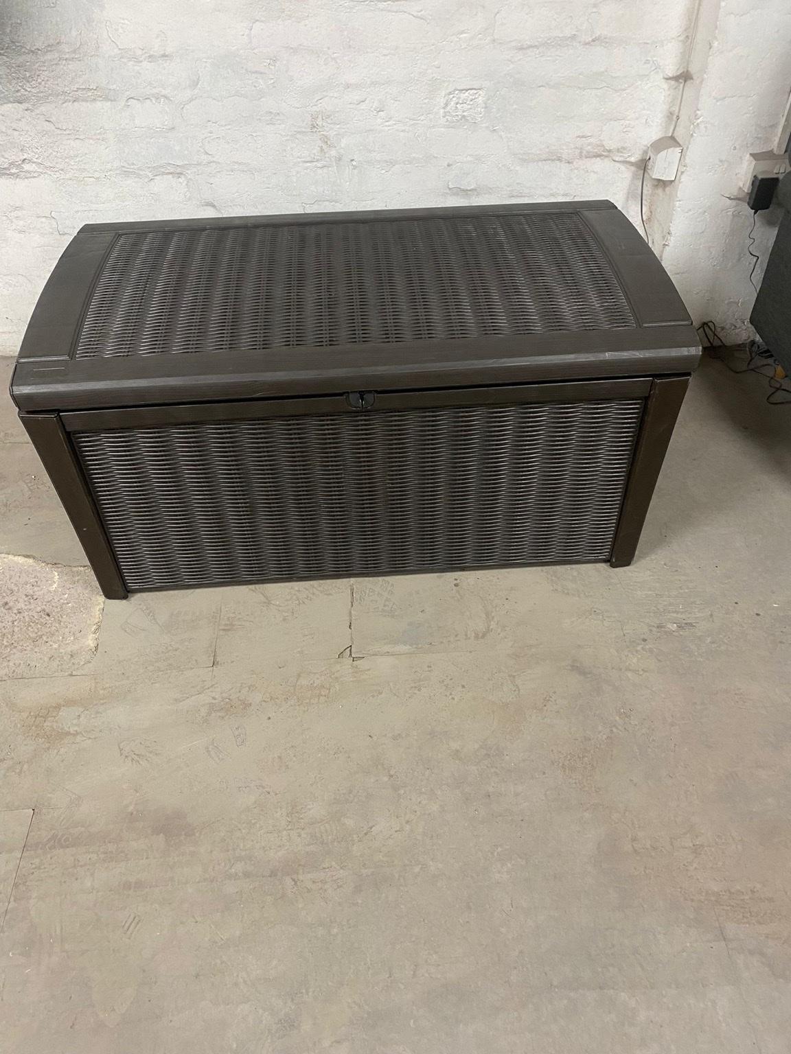 Keter Borneo 416L Rattan Effect Garden box in CV3 Coventry für £ 79,99