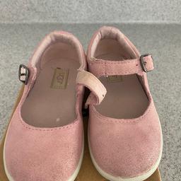 Ugg shoes size 6 uk , (toddler) colour pink cushioned heel and ankle support, minimal signs of wear .