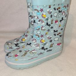 Kids Tresspass wellies rainbows unicorns love hearts stars cute. Uk 9. See photos for condition size flaws materials etc. I can offer try before you buy option if you are local but if viewing on an auction site viewing STRICTLY prior to end of auction.  If you bid and win it's yours. Cash on collection or post at extra cost which is £4.55 Royal Mail 2nd class. I can offer free local delivery within five miles of my postcode which is LS104NF. Listed on five other sites so it may end abruptly. Don't be disappointed. Any questions please ask and I will answer asap.
Please check out my other items. I have hundreds of items for sale including bikes, men's, womens, and children's clothes. Trainers of all brands. Boots of all brands. Sandals of all brands. 
There are over 50 bikes available and I sell on multiple sites so search bikes in Middleton west Yorkshire.