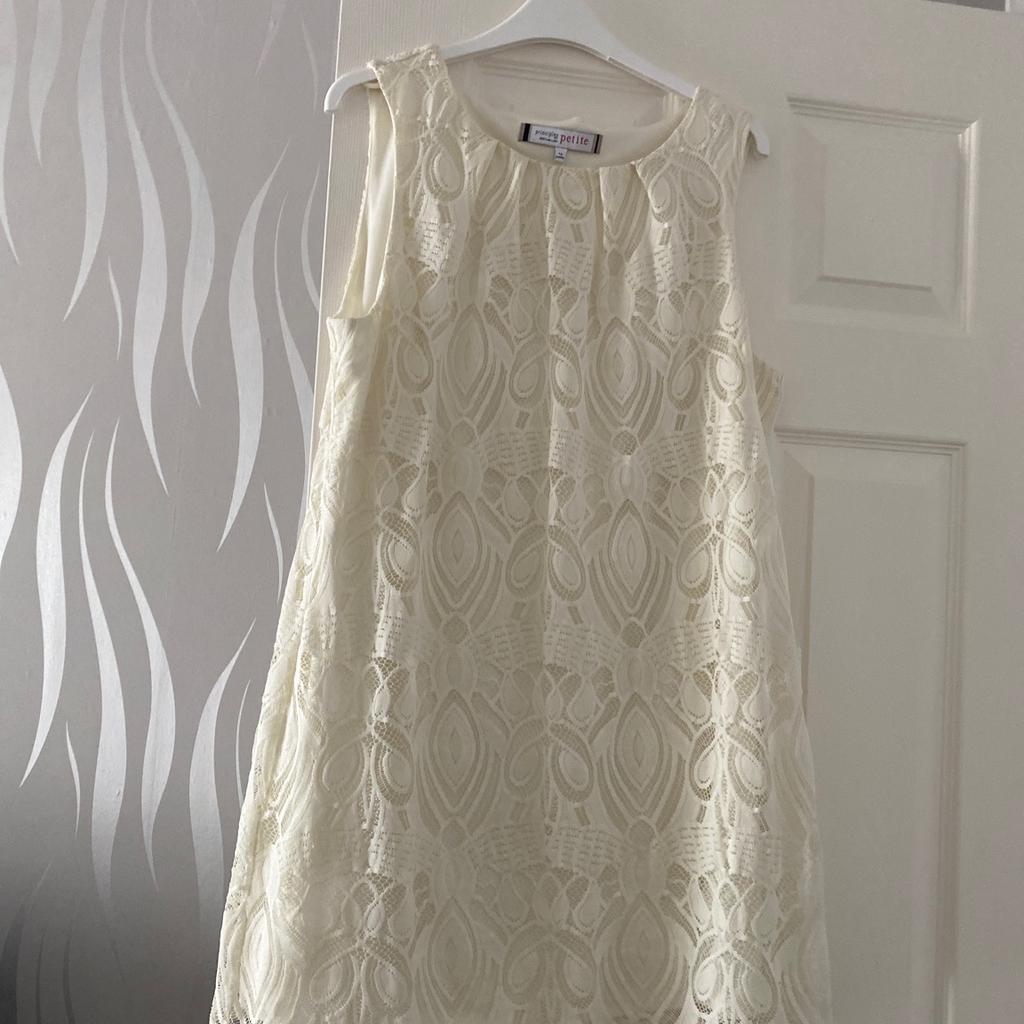 Here we have a cream/beige dress from
Dorothy Perkins/ principles ideal for that special occasion petite size 16 pick up only from TS19 OSH
Stockton Area
No Offers