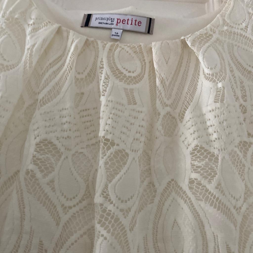 Here we have a cream/beige dress from
Dorothy Perkins/ principles ideal for that special occasion petite size 16 pick up only from TS19 OSH
Stockton Area
No Offers