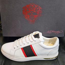 Ed Hardy Blade Low Top Trainers

Size ~ UK 12 (EU 46, US 13)

White Leather Trainers, new & boxed
Lace fastening with Black & Red detailing.
Features gold Ed Hardy heel detail.

RRP: £90.00.