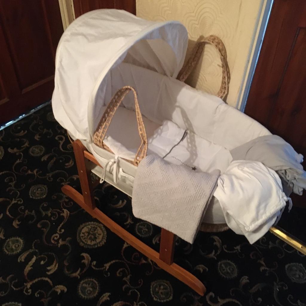 A lovely hooded Moses basket in white
With wooden Rocking stand , comes with mattress, 2 white fitted sheets and 2 grey fitted sheets , grey blanket, ( Brand New) tags and plastic taken off but never used . (£35.00) message me for details
Collection Only.