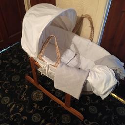 A lovely hooded Moses basket in white
With wooden Rocking stand , comes with mattress, 2 white fitted sheets and 2 grey fitted sheets , grey blanket, ( Brand New) tags and plastic taken off but never used . (£35.00) message me for details
Collection Only.