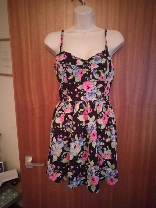 Buy & Sell South Lanarkshire Stonehouse - South Lanarkshire - Photos for Multicoloured Floral Dress