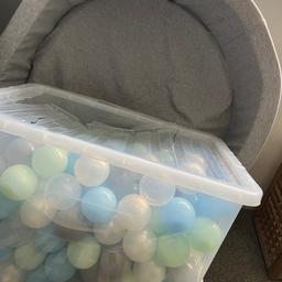 Ball pit, good condition
Box that holds balls is cracked but all the balls are fine 
