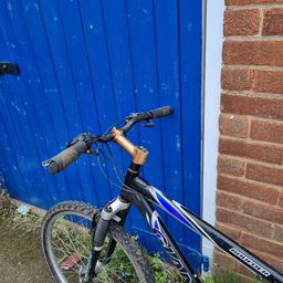 giant mountain bike 3x7 gears 26 inch wheels works as it should only thing its missing the cover off 1 of the gear leavers dosent effect its use pick up only marske