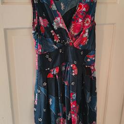 Excellent condition. Size 10 but more like an 8.
Very pretty dress.