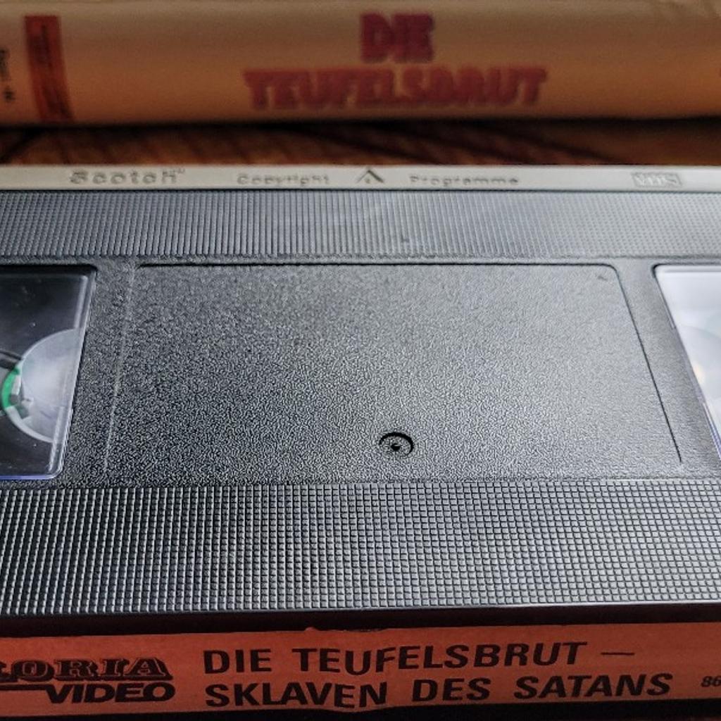 Zum Verkauf Steht die Ultra Seltene VHS + DVD-R:

DIE TEUFELSBRUT SKLAVEN DES SATANS - GLORIA VIDEO HARTBOX

Eine überspielung des Filmes auf DVD-R wird mit-beigelegt

Sehr Guter Zustand.
Zum Top-Preis