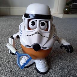 Vintage 1985 Playskool
Storm Trooper potatoe head
Brilliant condition
Comes with 5 spate parts
Collection only