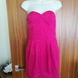 Hot Pink Strapless Dress.
Size 10.
From H&M.
Very good condition.