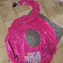 Bieten einen schönen großen Flamingo Schwimmring an. Ohne Löcher. Versand ist möglich