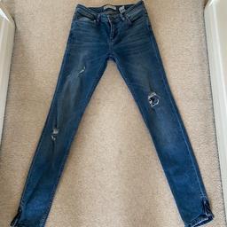 Woman Zara low rise skinny distressed skinny jeans with ankle zip hem

Size : EUR 34
Inside leg approx 30 inches 

Worn twice

No refunds