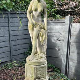 1 Of 5 Reclaimed Stone Garden Statues On Plinths 155cm High.

1 of 5 stunning stone garden statues, all female goddess/nymph figures on plinths.

Beautifully weathered vintage statues.

They 5 measure between 145 to 155cm in height

All are in good vintage condition , the only damage is one has a crack to the neck as shown in the photos.

These are good quality statues

Viewing welcome

Price is for 1 statue and plinth