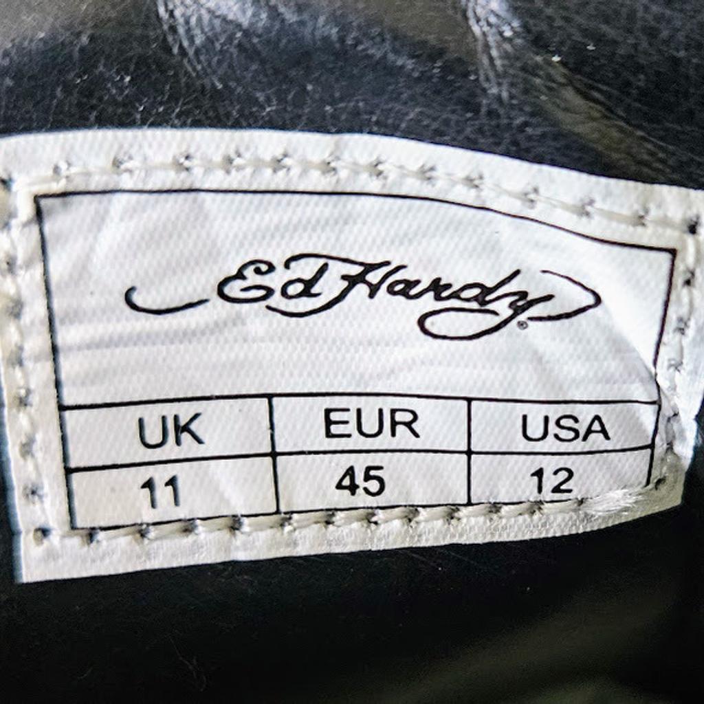 Ed Hardy Blade Low Top Trainers

Size ~ UK 11 (EU 45, US 12)

Black Leather Trainers, new & boxed.
Lace fastening with Red detailing & white rubber sole.
Features gold Ed Hardy heel detail.

RRP: £90.00