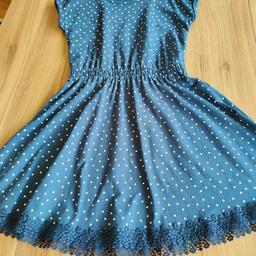 blaues Sommerkleid mit weißen Punkten und blauer Spitze am Saumende
Kurzarm
Gr. 146/152
kaum getragen
kein Versand