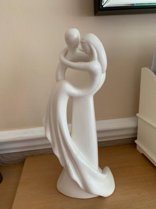 Buy & Sell Essex Thurrock - Essex - Photos for Couple Embracing Porcelain