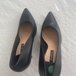 I want to sell this new high heels without tags. its new never used.