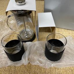 Coffee maker with 2 x glass cups with black holder. Brand new in a box. Perfect to give as a gift:) Collection only!