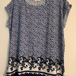 Ladies pretty top in navy & white pattern not used. . Size 16. Papaya. Slits on sides. Collection only