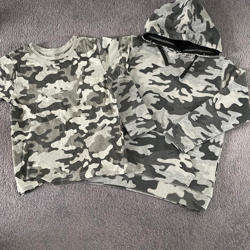 T-shirt Age 5-6.
Hoodie says 110/116 - thinks it’s 5-6 but its abit bigger than the t-shirt. Both worn but good condition.

£3 for both

From smoke and pet free home.

Please note: Collection only from Haworth, Keighley. Will not post, cannot deliver. Cash on Collection. No time wasters