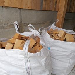 Brennholz bzw. Bauholzabschnitte verschiedene Größen, höchstens 30 cm lang im Big Pack, ca. 1 Schüttraummeter pro Sack um jeweils 50 € zu verkaufen. 2 Big Pack vorhanden.