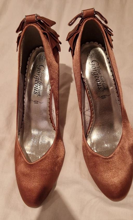 Buy & Sell West Midlands Wolverhampton - Photos for Beautiful Pink Shoes with Bow and mirror heel