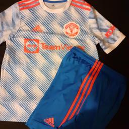 Man united top and shorts. Excellent condition like new. Barely worn .

collection only