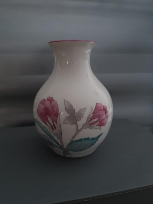 Buy & Sell Derbyshire South Derbyshire - Photos for Small Floral Vase