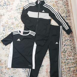 *This item can be dropped off at Watford Asda Hypermarket*

Beautiful tracksuit in beautiful condition. The jacket and t shirt are in very good condition "like new". The trousers are in good condition, no rips or tear at all.