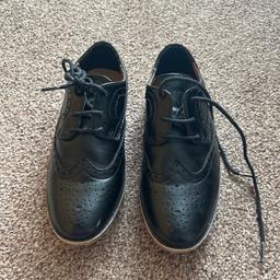 Size 13 River Island Black Brogue

In immaculate condition as only worn once for a wedding. From a smoke free home. 

Collection only or may deliver if local to DY4

£10 OVNO