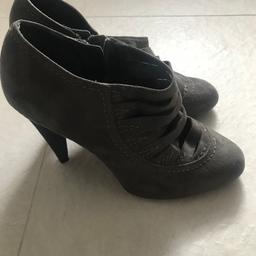 Grey suede ankle boot heels with side zips from M&S
Size 6.5 Wide fit
Only worn once or twice

Collection from Whitefield Manchester M45 or buyer to pay postage