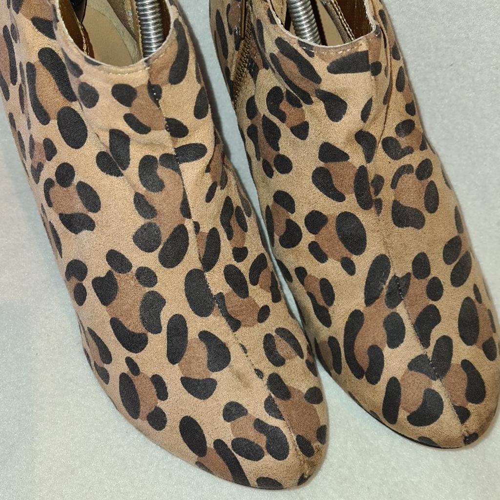 Ladies Leopard Print Wedge mid heels zip fastening ankle Boots uk7. Very good condition. See photos for condition size flaws materials etc. I can offer try before you buy option if you are local but if viewing on an auction site viewing STRICTLY prior to end of auction.  If you bid and win it's yours. Cash on collection or post at extra cost which is £4.55 Royal Mail 2nd class. I can offer free local delivery within five miles of my postcode which is LS104NF. Listed on five other sites so it may end abruptly. Don't be disappointed. Any questions please ask and I will answer asap.
Please check out my other items. I have hundreds of items for sale including bikes, men's, womens, and children's clothes. Trainers of all brands. Boots of all brands. Sandals of all brands.
There are over 50 bikes available and I sell on multiple sites so search bikes in Middleton west Yorkshire.