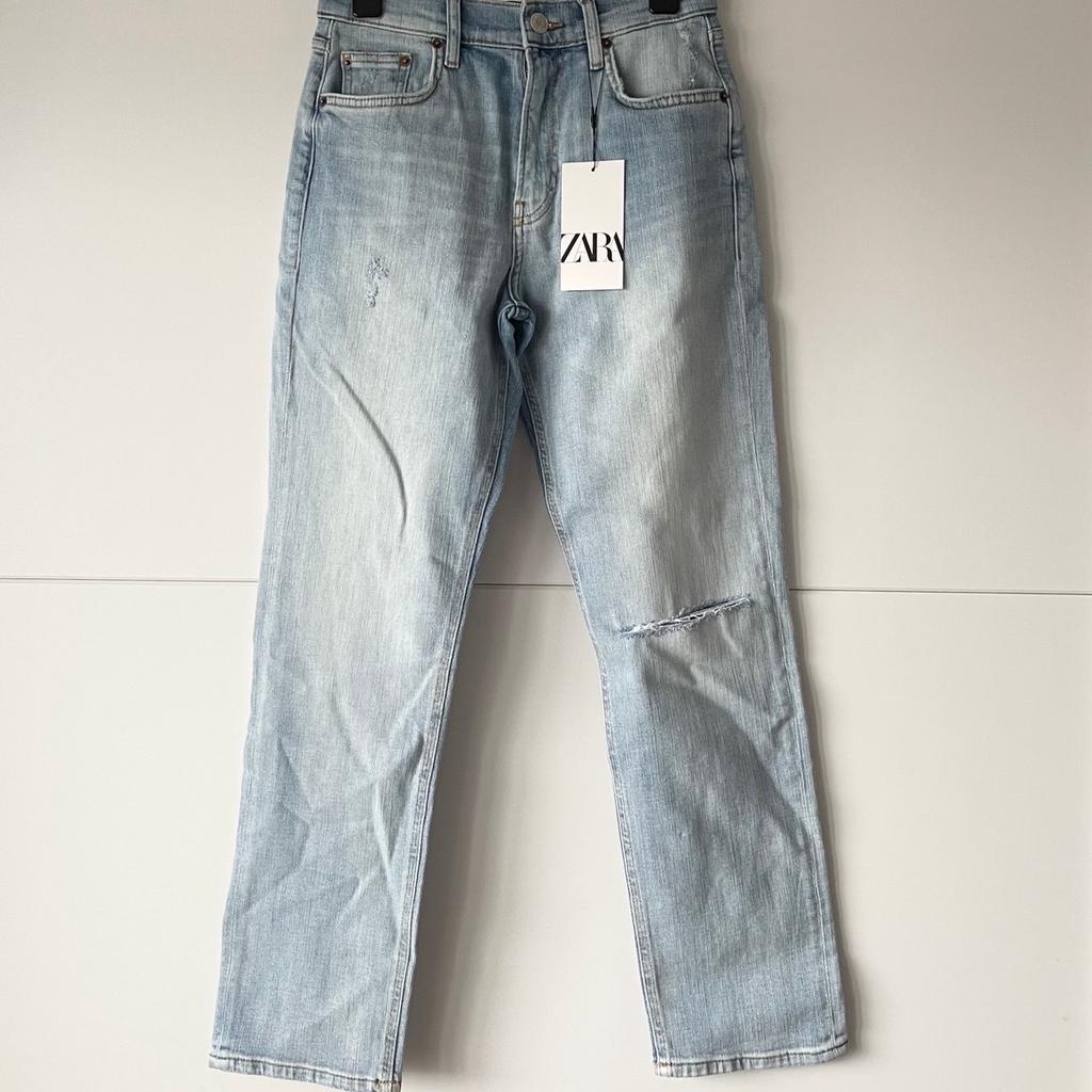 Hey ihr lieben ☺️

ich verkaufe eine neue Zara Cropped Jeans in blau mit einem Schlitz

Grösse S 36

Neupreis 39,95€
Ich habe die Jeans selbst für diesen Preis gekauft