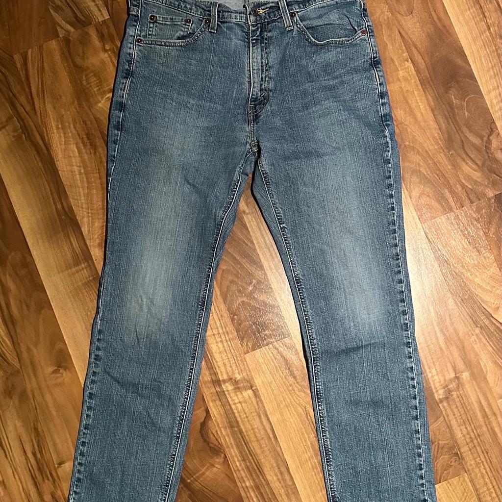 Jeans
Signature Levi Strauss & Co.
Modell S67 Athletic
W33 L30
Bundweite einfach ca. 44cm, Länge gesamt ca. 100cm, Schrittlänge ca. 73cm
Klassisch blau

Wenig getragen, neuwertiger Zustand
Tierfreier Nichtraucherhaushalt